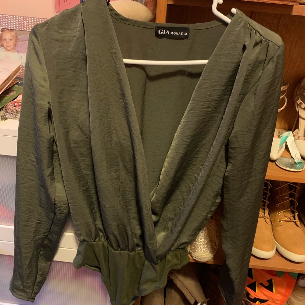 Low V neck bodysuit